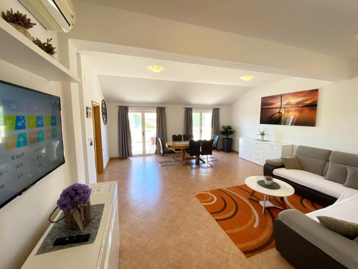 Apartments Saric Biograd Na Moru Exterior foto