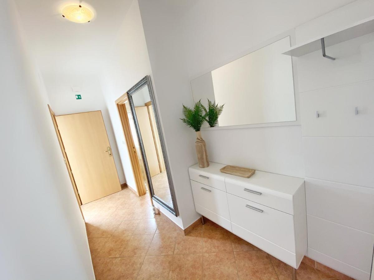 Apartments Saric Biograd Na Moru Exterior foto