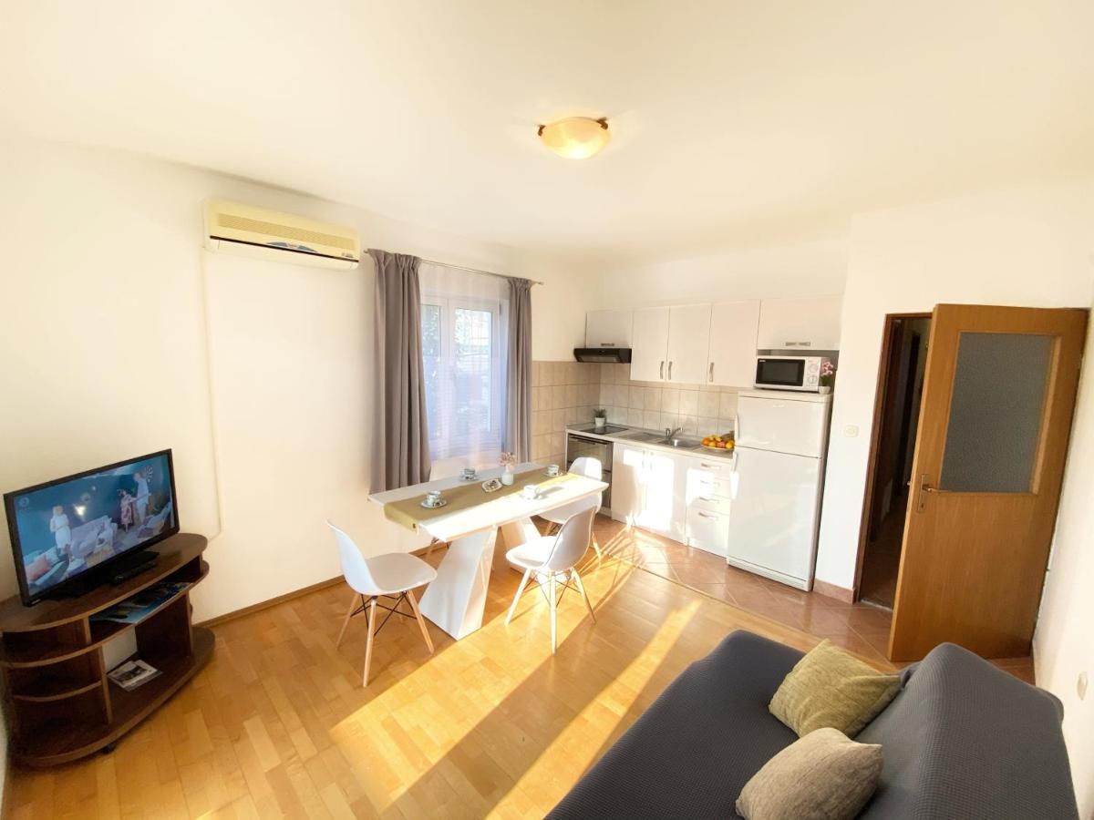 Apartments Saric Biograd Na Moru Exterior foto