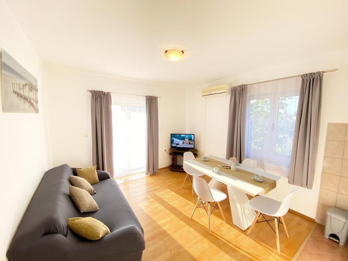 Apartments Saric Biograd Na Moru Exterior foto