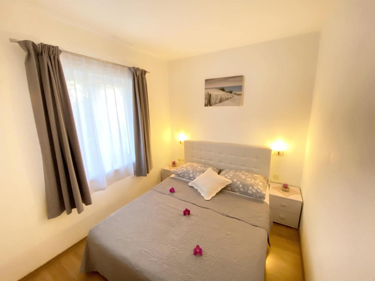 Apartments Saric Biograd Na Moru Exterior foto