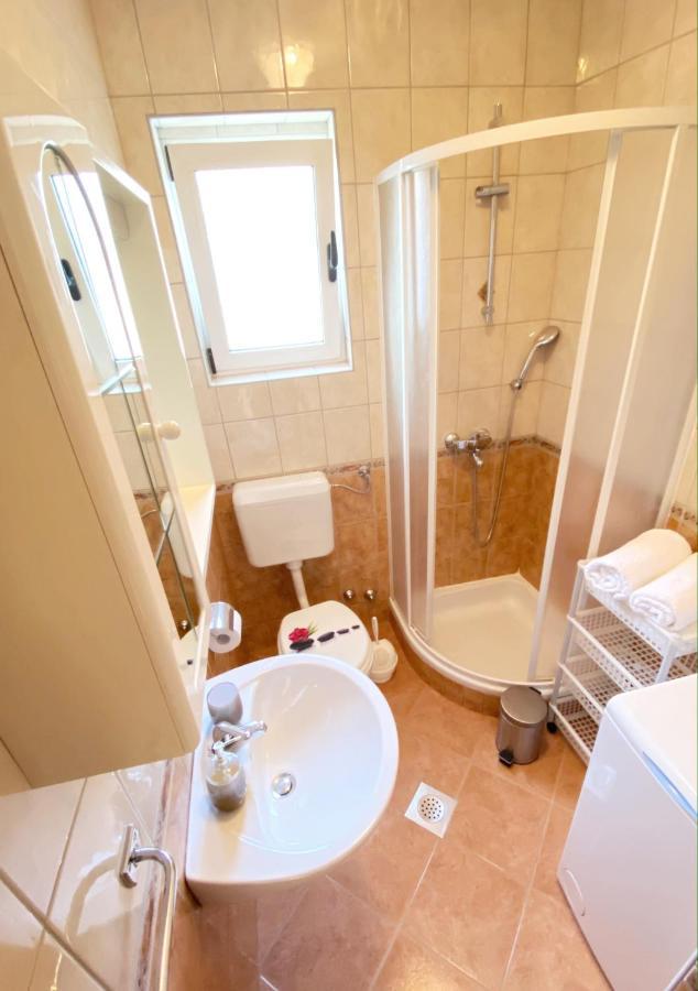 Apartments Saric Biograd Na Moru Exterior foto